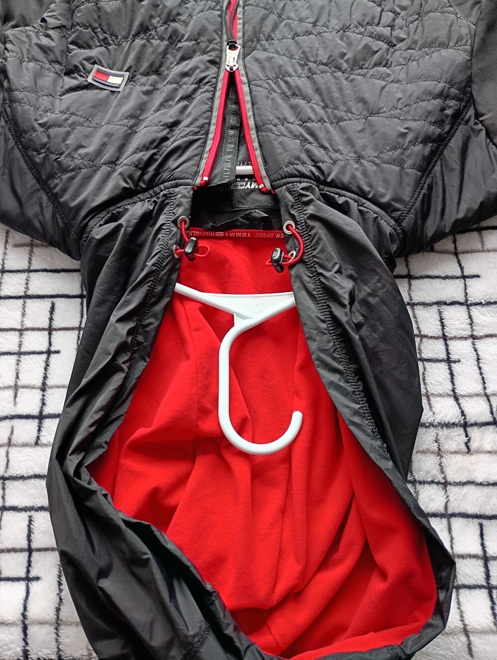 Tommy Hilfiger Women's Size XL Black Hooded Quilted Jacket with Red Trim NEW - Picture 7 of 8